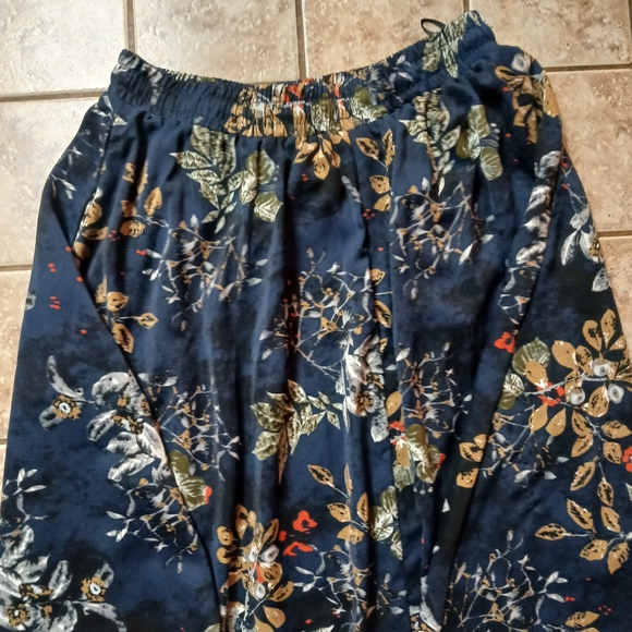 #0209 Women's Blue Floral Design Abaadlw Skirt Size Large w/Pockets - Picture 13 of 15